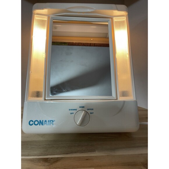 CONAIR Lighted Vanity With 1x & 10x Magnifying Mirrors & 4 Light Settings - Picture 2 of 10